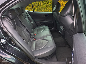 Toyota Camry 2022 Hybrid (13 foto / 15)