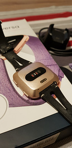 Fitbit Versa розовый (3 фото из 3)