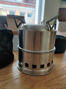 Väga praktiline matkapliit, kokkupandav, puiduga (9 foto / 9)