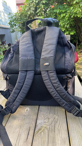 Продаётся сумка для камеры Lowepro Trekker II (2 фото из 4)