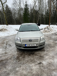 Toyota avensis (5 foto / 11)
