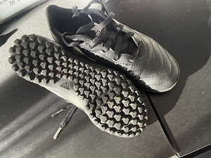 Jalgpallijalatsid-sadajalg Adidas (2 foto / 3)
