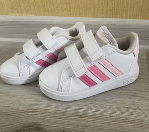 Кроссовки Adidas (3 фото из 3)