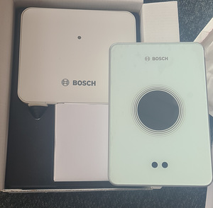 Bosch Easy Control CT 200 + adapter (1 foto / 2)