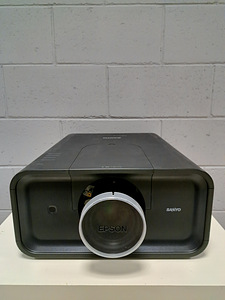 Мультимедийный проектор Sanyo (1 фото из 7)