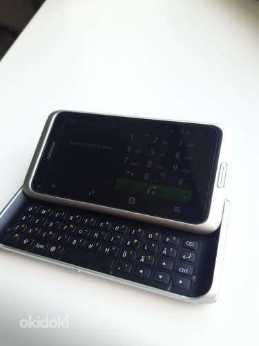 Nokia E7 (фото #3)