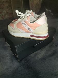 Tommy Hilfiger 38 (1 foto / 4)