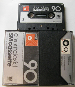 1 BASF SM90 kassett ja vaheleht kirjadega