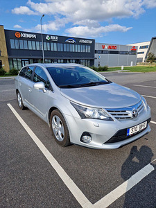 Toyouta Avensis 2013 (6 foto / 13)