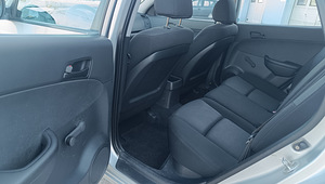 HYUNDAI i30 (10 foto / 15)
