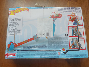 Autorada Hot Wheels + 5 autod kaasa (3 foto / 3)