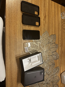 iPhone 11 про 256гб (4 фото из 4)