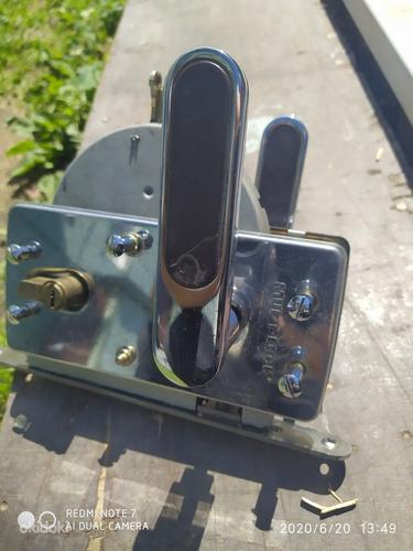 Kahe võtmega ukselukk MUL.T.LOCK