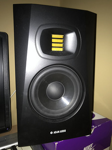 Студийные мониторы ADAM Audio T5V nearfield (PAAR) (1 фото из 3)
