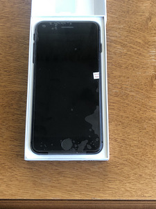 iPhone 8 Plus серый 64gb (1 фото из 5)