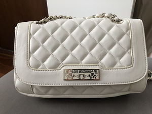 Müüa Moschino kãekott kunstnahast voodriga (1 foto / 2)