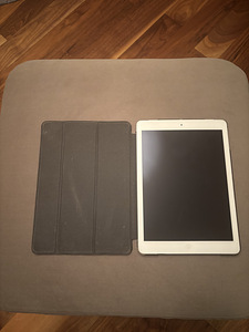 Müüa kasutatud aga heas korras Apple ipad Air silver (1 foto / 3)