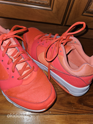 Неоново-оранжевые кроссовки Nike 41 (фото #1)