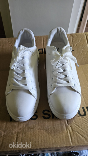 Новые очень красивые женские белые кроссовки 41 (фото #2)