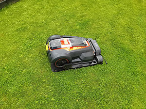 Robot - muruniiduk Redback RM24A-15, 1500m2 (2 foto / 3)