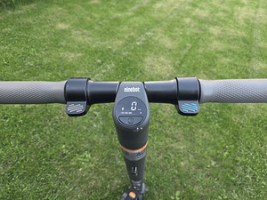 Ninebot Kickscooter ES2 (4 foto / 6)