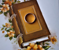 Классическое золотое обручальное кольцо