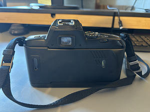 Nikon F-401X ja Nikon SPEEDLIGHT SB-20 (6 foto / 8)