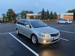 Toyota avensis (1 foto / 5)