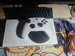 Xbox series s (2 фото из 2)