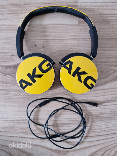AKG Y50 — Накладные наушники (фото #1)
