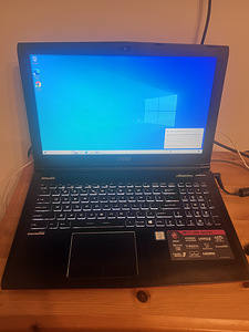 Laptop msi ms-16J (2 foto / 5)