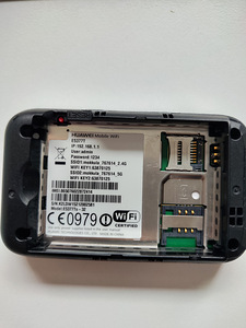 Карманный роутер Huawei E5377T. Две батареи. (2 фото из 4)