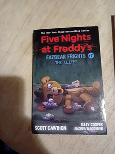 Книга Five Nights at Freddy's fazbear frights the cliffs #7 (1 фото из 2)