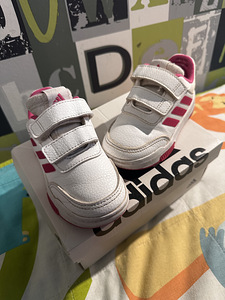 Adidas s. 24