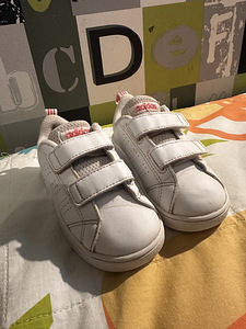 Adidas s. 24