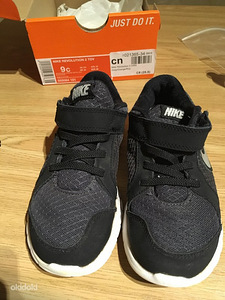 Кроссовки Nike (2 фото из 3)