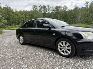 Toyota Avensis (2 foto / 8)