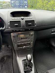 Toyota Avensis (7 foto / 8)