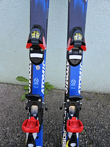 Müüa kasutatud ATOMIC SX 8 laste mäesuusad . (3 foto / 4)