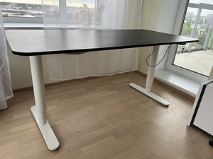 Reguleeritava kõrgusega Ikea laud (1 foto / 3)
