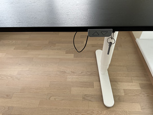 Reguleeritava kõrgusega Ikea laud (2 foto / 3)