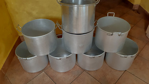 Алюминивые кастрюли (2 фото из 3)