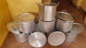 Алюминивые кастрюли (3 фото из 3)
