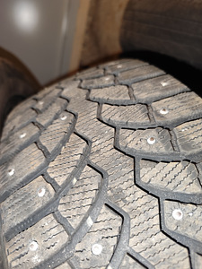 Bridgestone 215*60*16 (4 foto / 6)