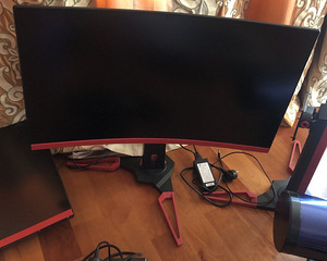 Curved Gaming Monitor 32’’ 2560x1440, 144hz 1ms (1 foto / 2)