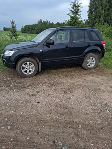 Suzuki Grand Vitara (4 фото из 5)