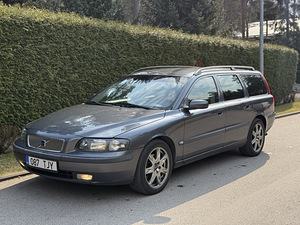 Volvo V70 2.4D 96kw 2004 (1 foto / 12)
