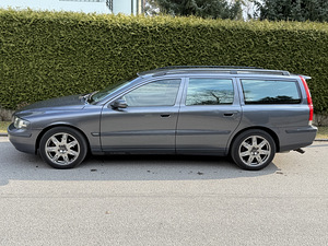 Volvo V70 2.4D 96kw 2004 (6 foto / 12)