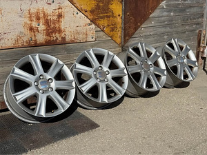 5x112 R17 Seat Оригинал (1 фото из 3)