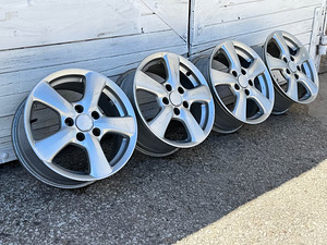 5x114,3 R16 Honda civic Originaal valuveljed (1 foto / 3)